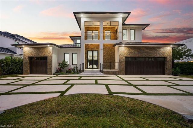 135 7th ST N, Naples, FL 34102