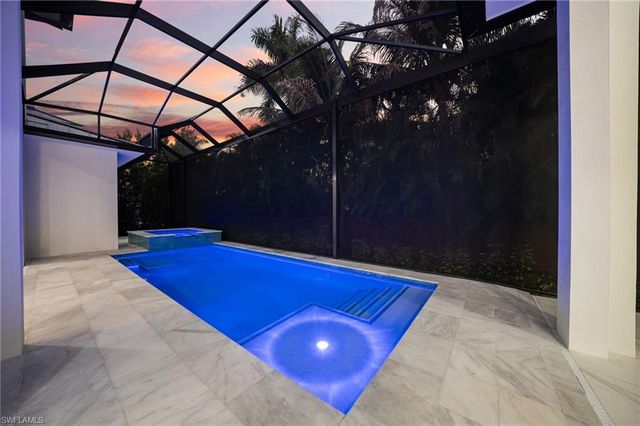 135 7th ST N, Naples, FL 34102