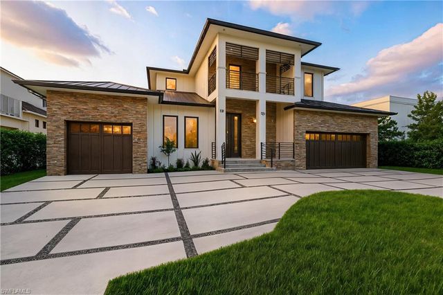 135 7th ST N, Naples, FL 34102