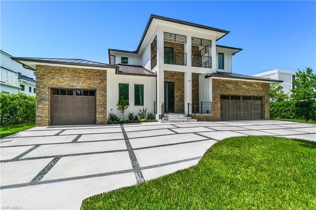 135 7th ST N, Naples, FL 34102