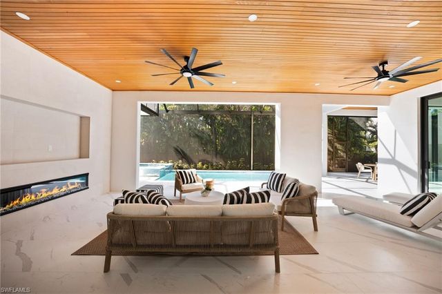 135 7th ST N, Naples, FL 34102