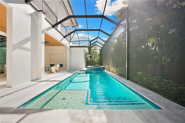 135 7th ST N, Naples, FL 34102