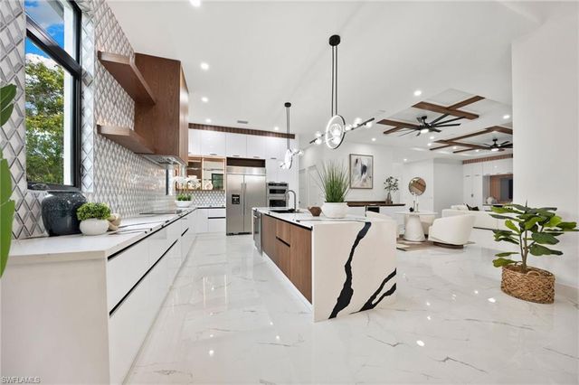 135 7th ST N, Naples, FL 34102