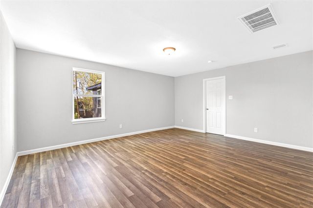 3925 Mckinley Street, Houston, TX 77051