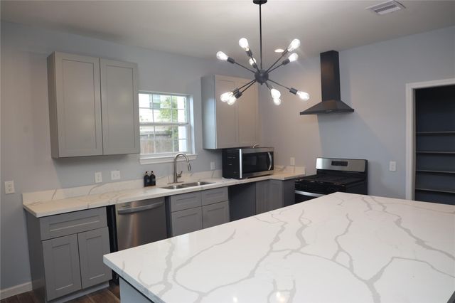 3925 Mckinley Street, Houston, TX 77051