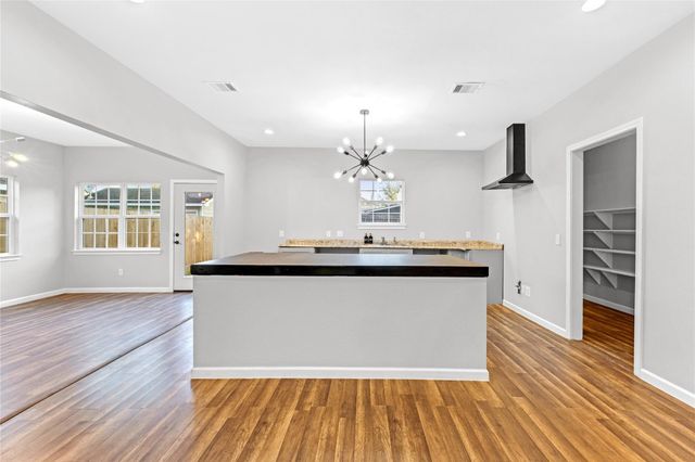 3925 Mckinley Street, Houston, TX 77051