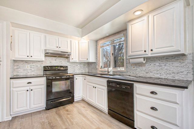 6348 Greenway Drive SE, Grand Rapids, MI 49546