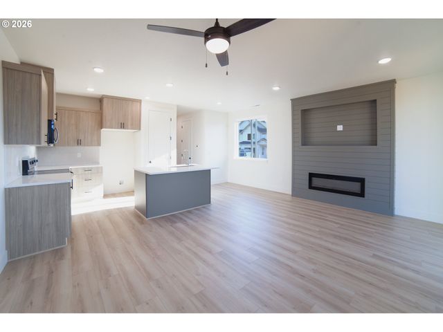 16159 Serres Farm Way, Oregon City, OR 97045