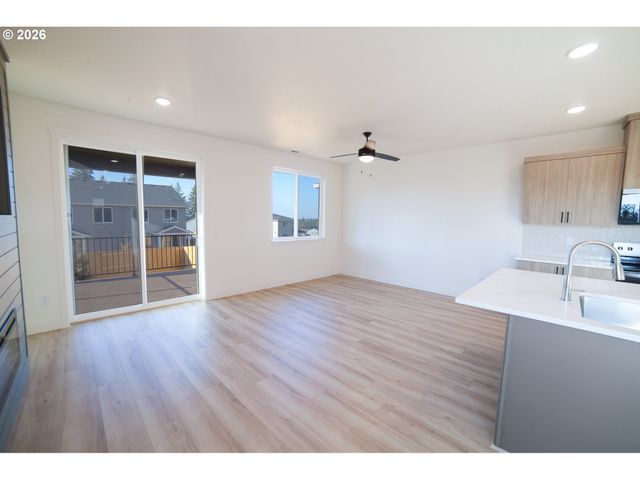 16159 Serres Farm Way, Oregon City, OR 97045