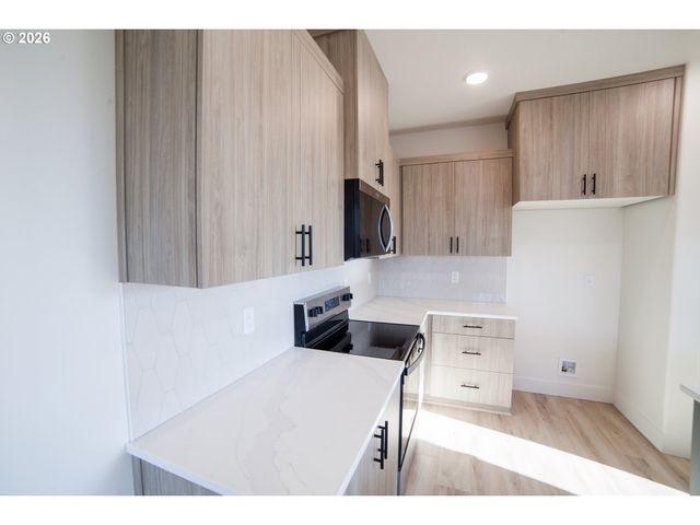 16159 Serres Farm Way, Oregon City, OR 97045