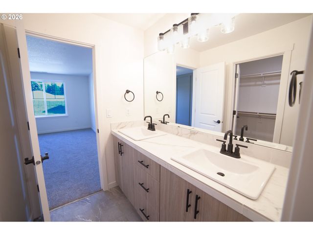 16159 Serres Farm Way, Oregon City, OR 97045