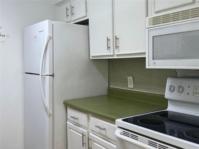 9109 W HILLSBOROUGH AVENUE J207, Tampa, FL 33615