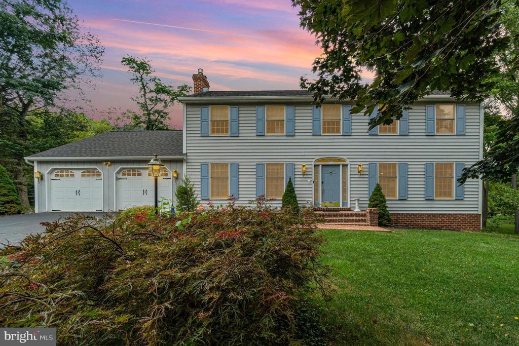 320 HICKORY RD, Carlisle, PA 17015