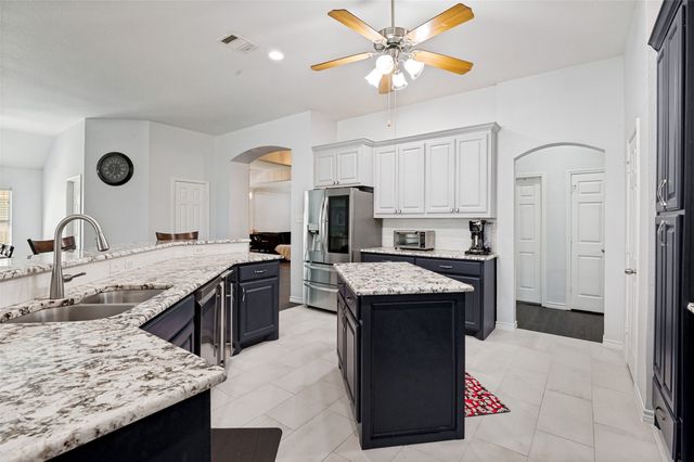517 Magnolia Lane, Glenn Heights, TX 75154