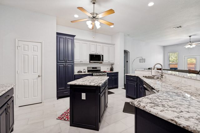 517 Magnolia Lane, Glenn Heights, TX 75154