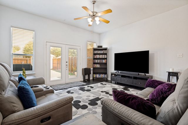 517 Magnolia Lane, Glenn Heights, TX 75154