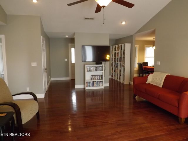 140 LANCASTER St, Harrogate, TN 37752