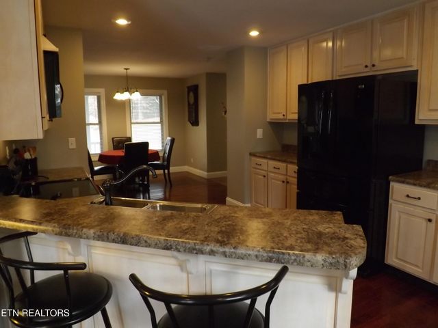 140 LANCASTER St, Harrogate, TN 37752