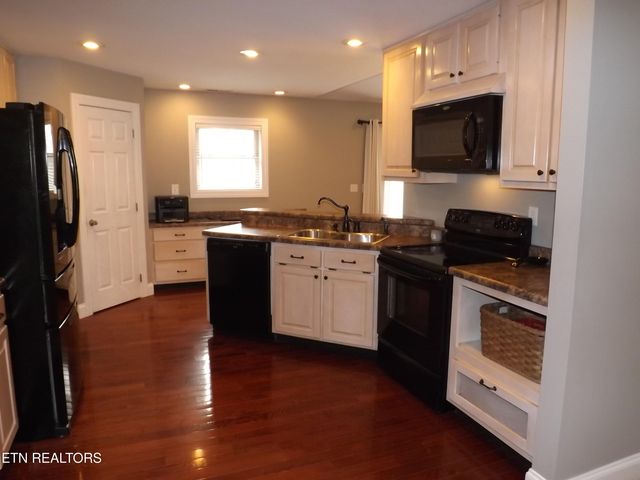 140 LANCASTER St, Harrogate, TN 37752