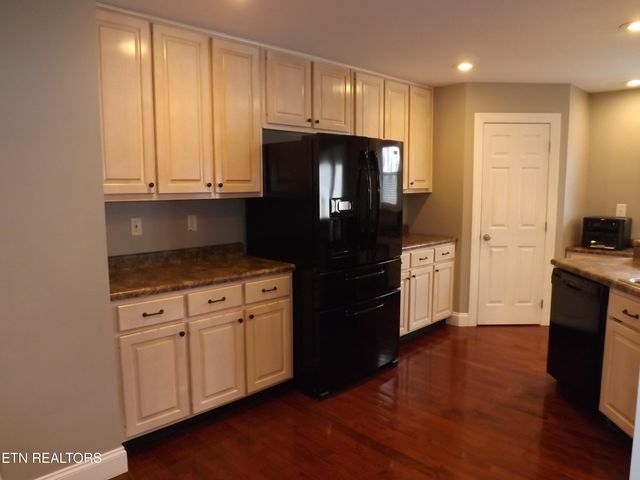 140 LANCASTER St, Harrogate, TN 37752