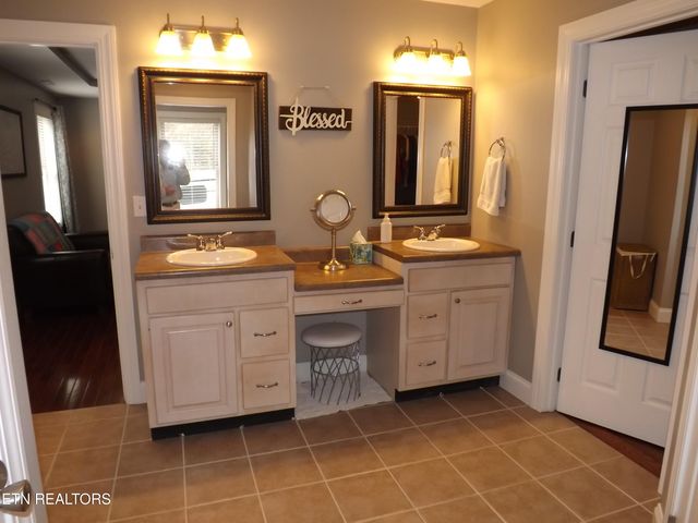 140 LANCASTER St, Harrogate, TN 37752