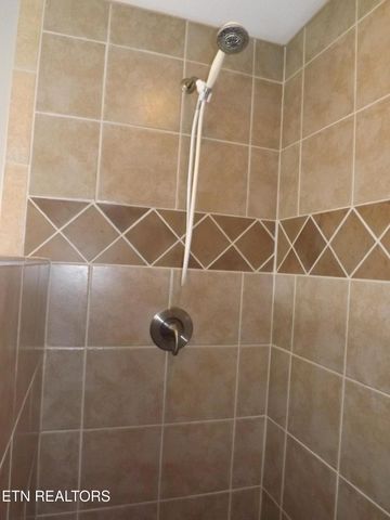 140 LANCASTER St, Harrogate, TN 37752