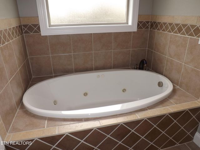 140 LANCASTER St, Harrogate, TN 37752