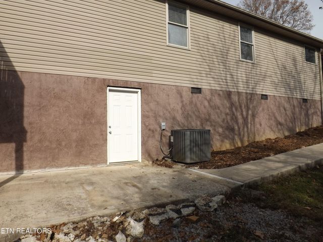 140 LANCASTER St, Harrogate, TN 37752