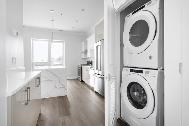 6555 W North Avenue 204, Oak Park, IL 60302