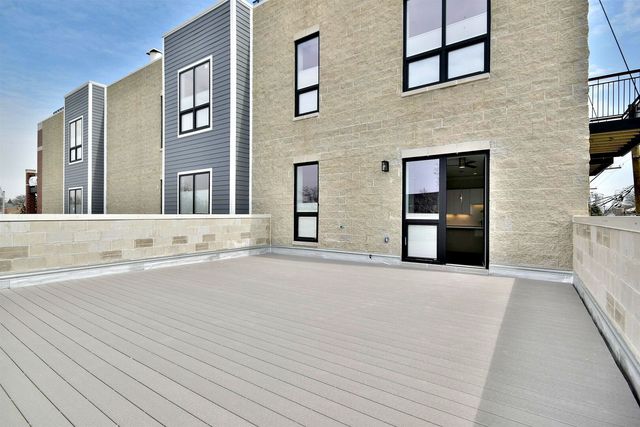 6555 W North Avenue 204, Oak Park, IL 60302