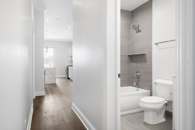 6555 W North Avenue 204, Oak Park, IL 60302