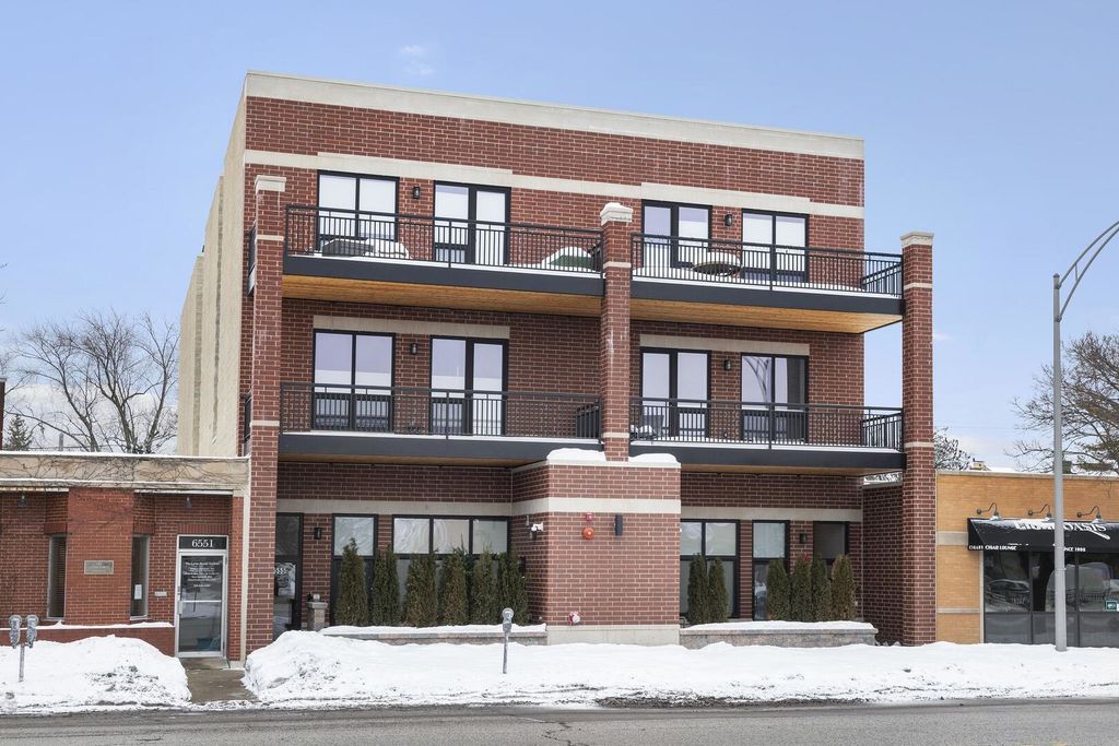 6555 W North Avenue 204, Oak Park, IL 60302