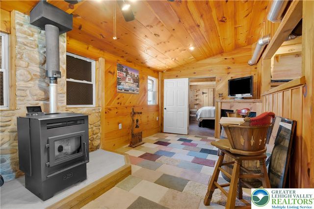 95 Young Street, Williams Twp, PA 18042