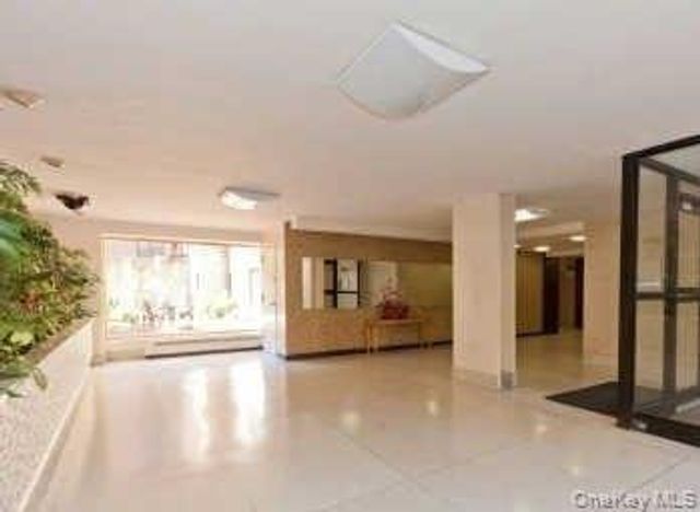 6550 Wetherole Street 3J, Rego Park, NY 11374