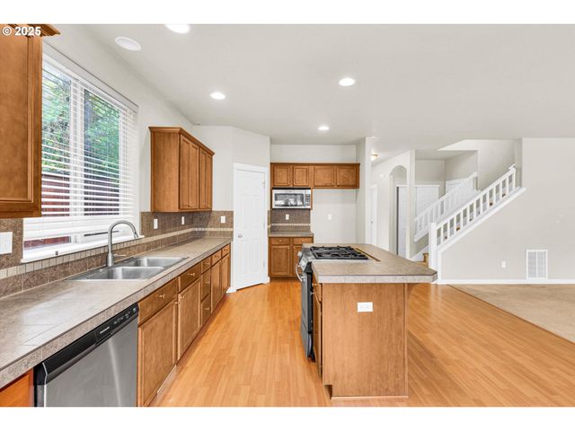 1892 Sw WILLOWVIEW Ter, Beaverton, OR 97003
