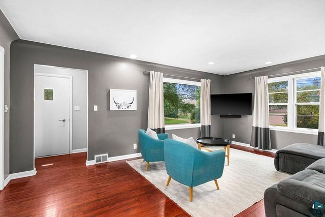 19 E Buffalo Street, Duluth, MN 55811