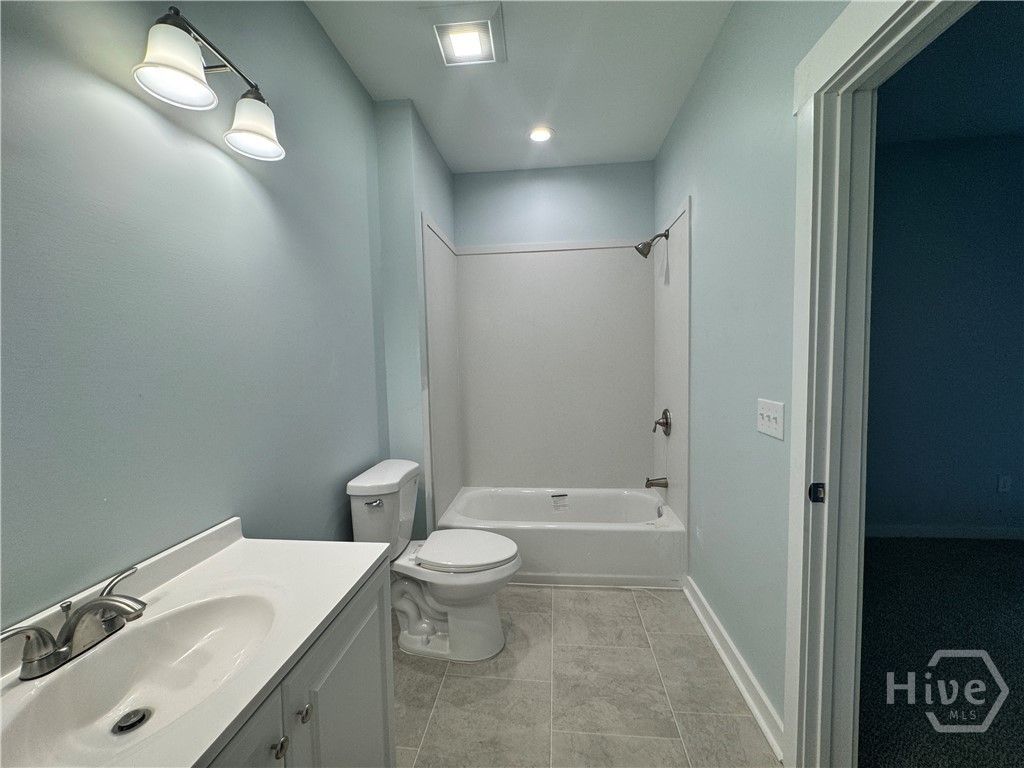 Image 11 of property listing at 2418 Riviera Drive, Savannah, GA 31406