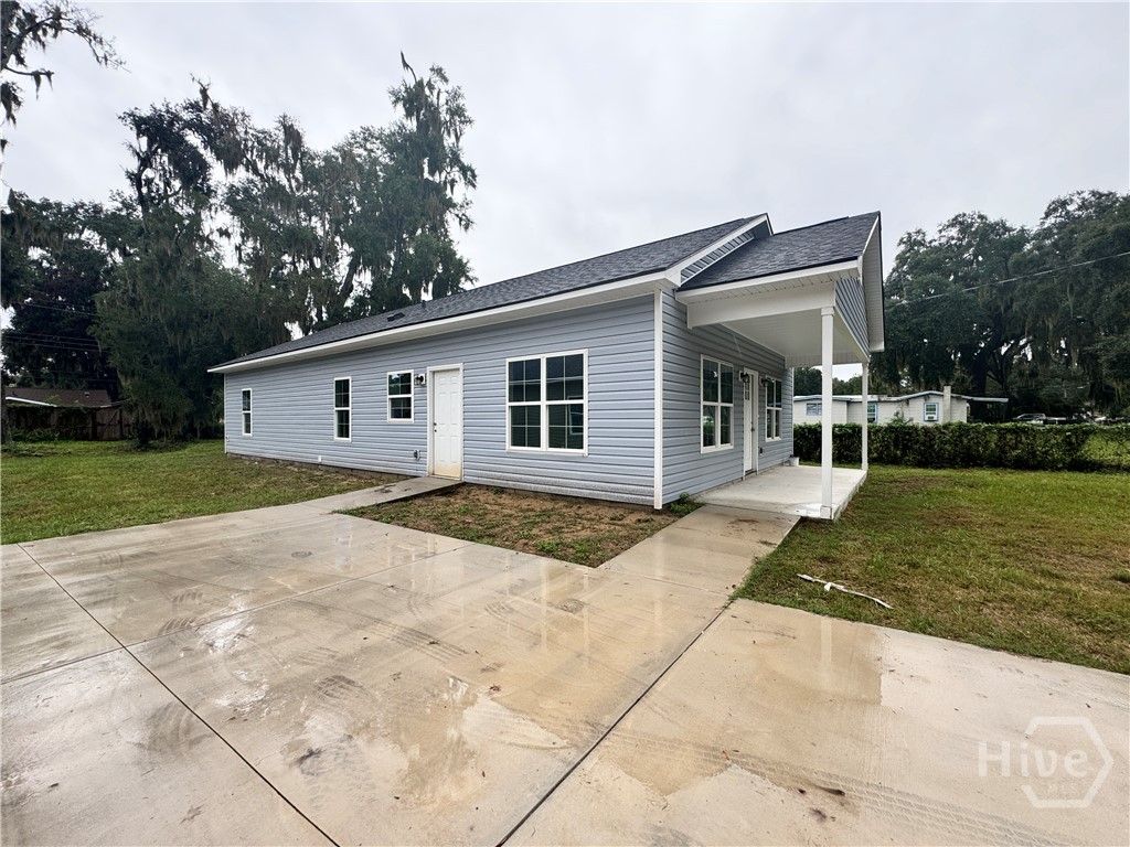 Image 2 of property listing at 2418 Riviera Drive, Savannah, GA 31406