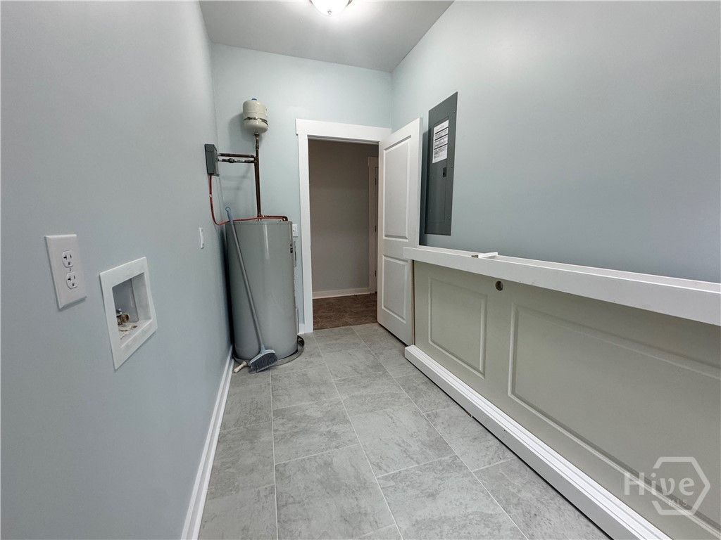 Image 6 of property listing at 2418 Riviera Drive, Savannah, GA 31406