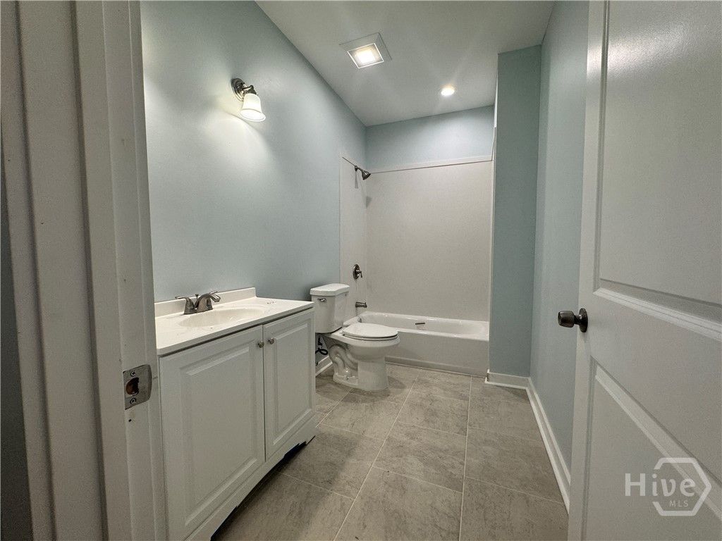Image 8 of property listing at 2418 Riviera Drive, Savannah, GA 31406