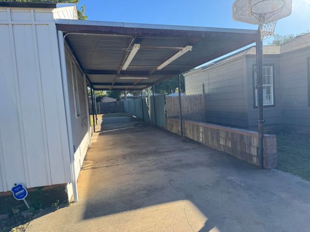 2407 31st Street, Lubbock, TX 79411