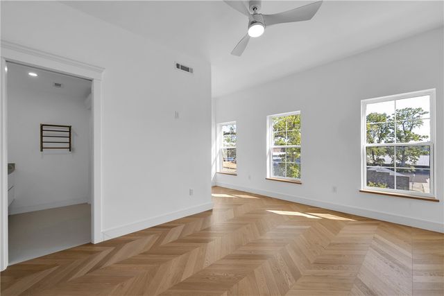 500 SW B Street 3, Bentonville, AR 72712