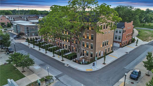 500 SW B Street 3, Bentonville, AR 72712