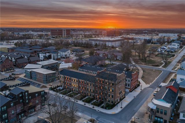 500 SW B Street 3, Bentonville, AR 72712