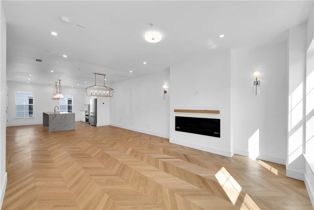 500 SW B Street 3, Bentonville, AR 72712