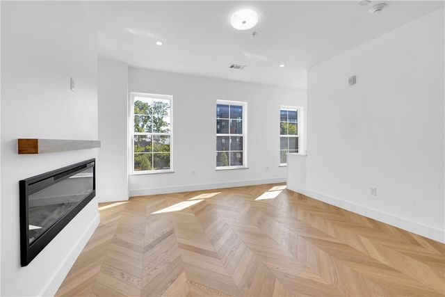 500 SW B Street 3, Bentonville, AR 72712