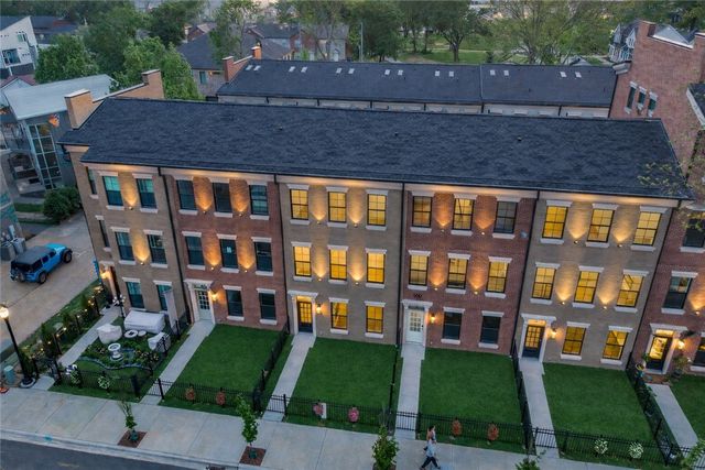 500 SW B Street 3, Bentonville, AR 72712