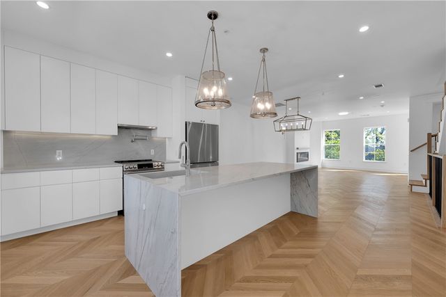 500 SW B Street 3, Bentonville, AR 72712