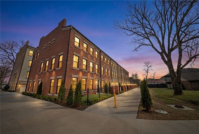 500 SW B Street 3, Bentonville, AR 72712