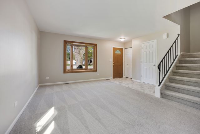 1640 Edinburgh Court, Aurora, IL 60504